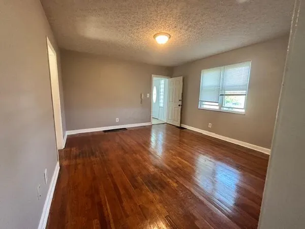 $800 | 233 North James Road, Unit C, Columbus, OH 43213