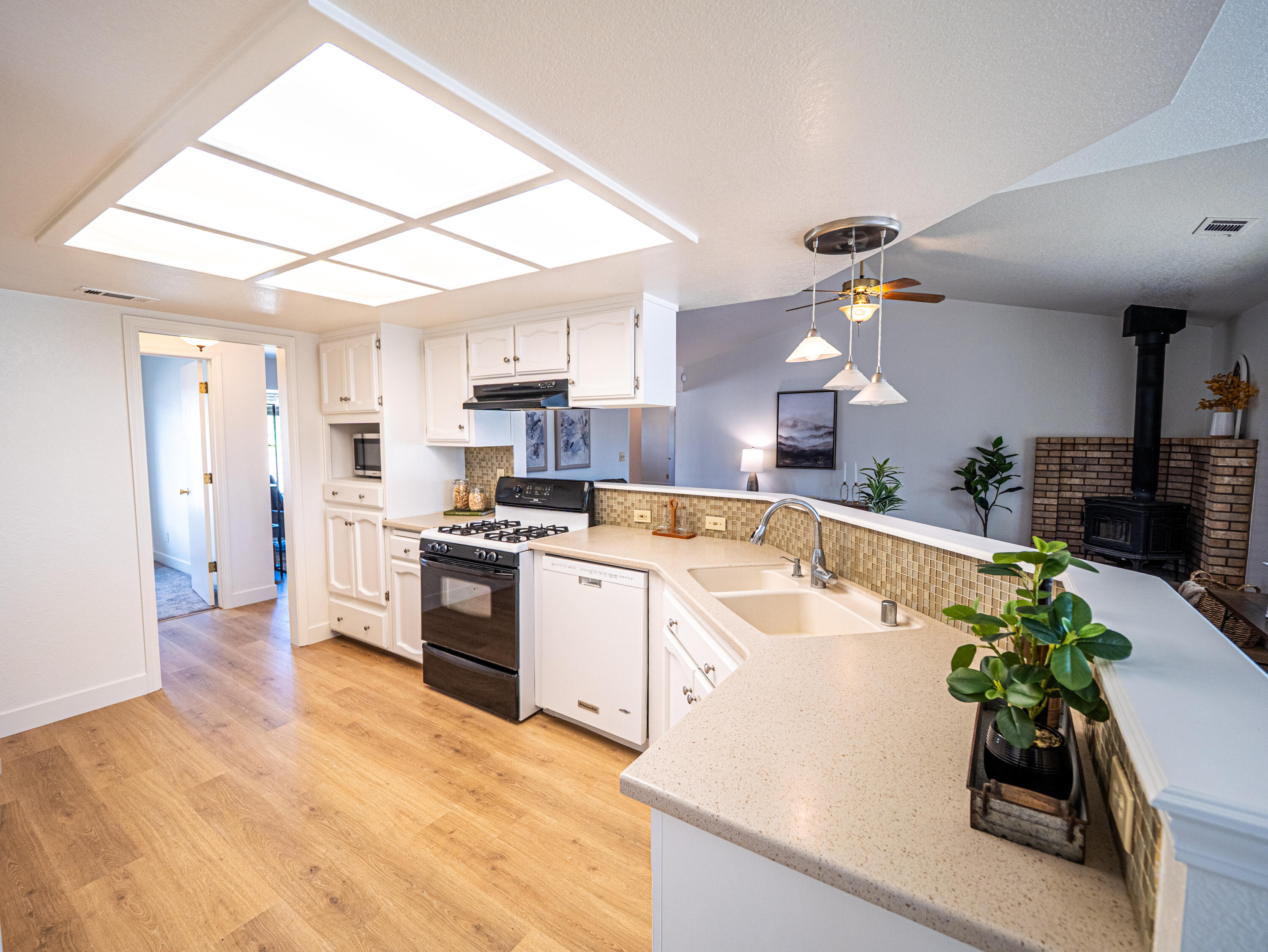 7331 Jonella Way Redding, CA 96003 - Photo 12 of 42 JR_Janelle_030226-9