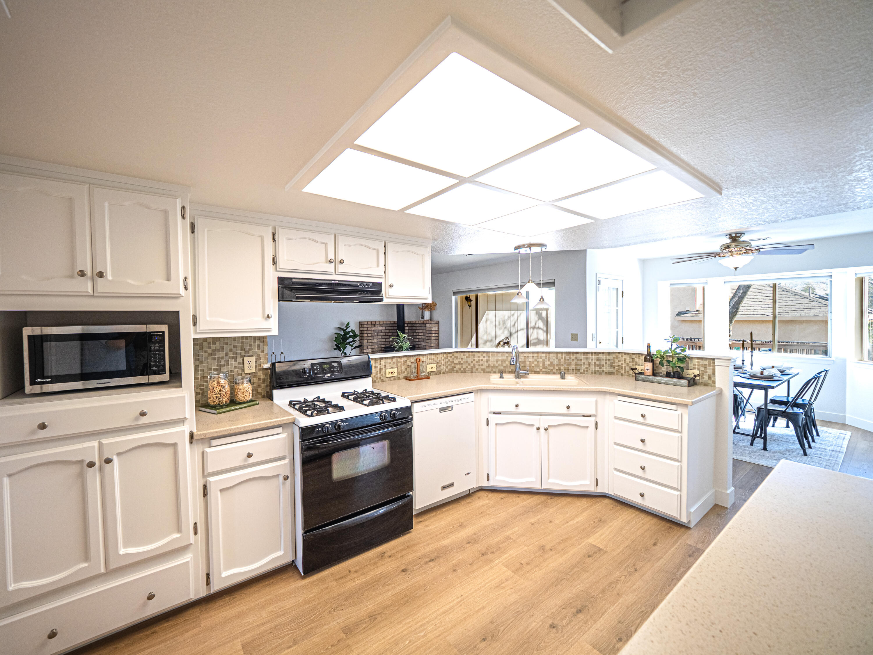 7331 Jonella Way Redding, CA 96003 - Photo 14 of 42 JR_Janelle_030226-10