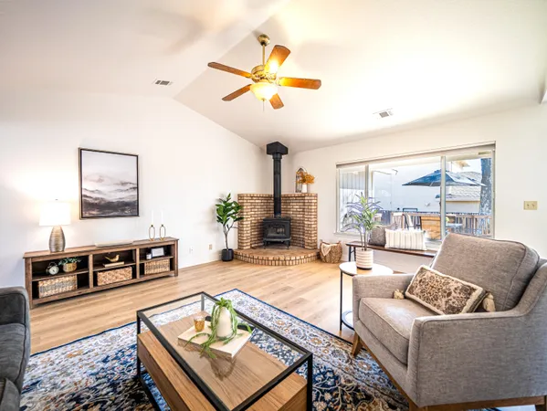 $460,000 | 7331 Jonella Way, Redding, CA 96003