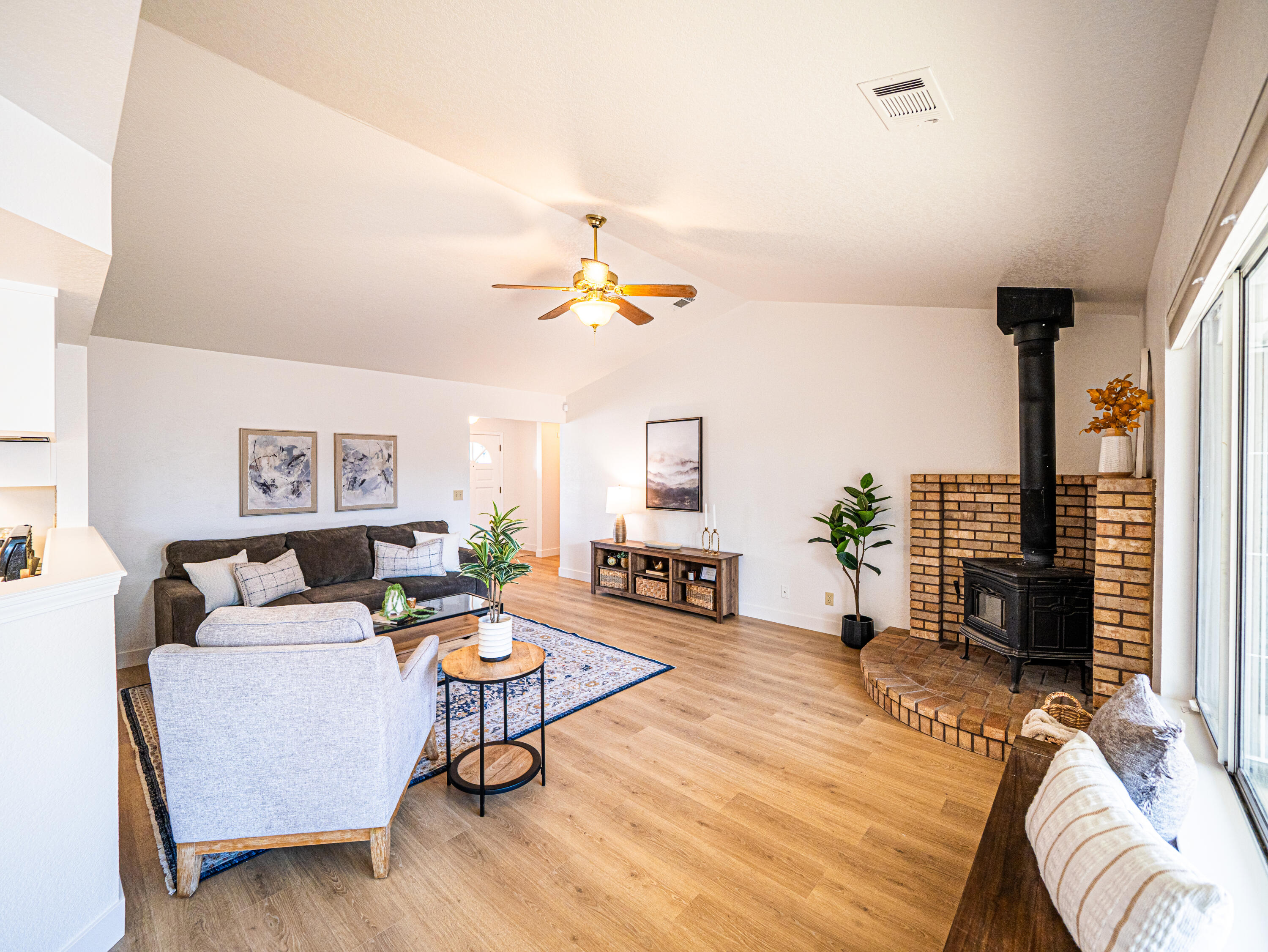 7331 Jonella Way Redding, CA 96003 - Photo 9 of 42 JR_Janelle_030226-18