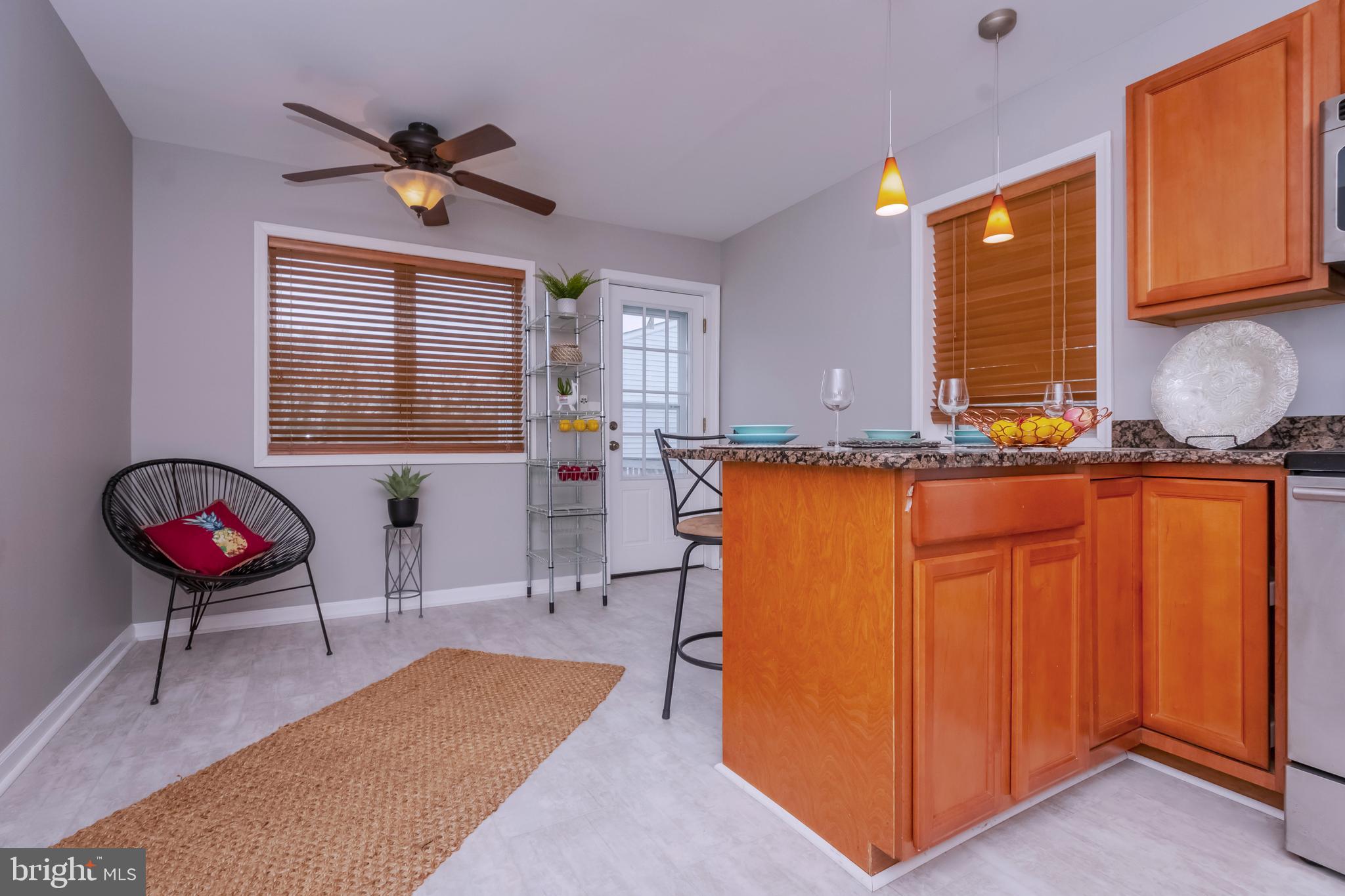 3945 North Point Road Dundalk, MD 21222 - Photo 11 of 31 Kitchen Table Space