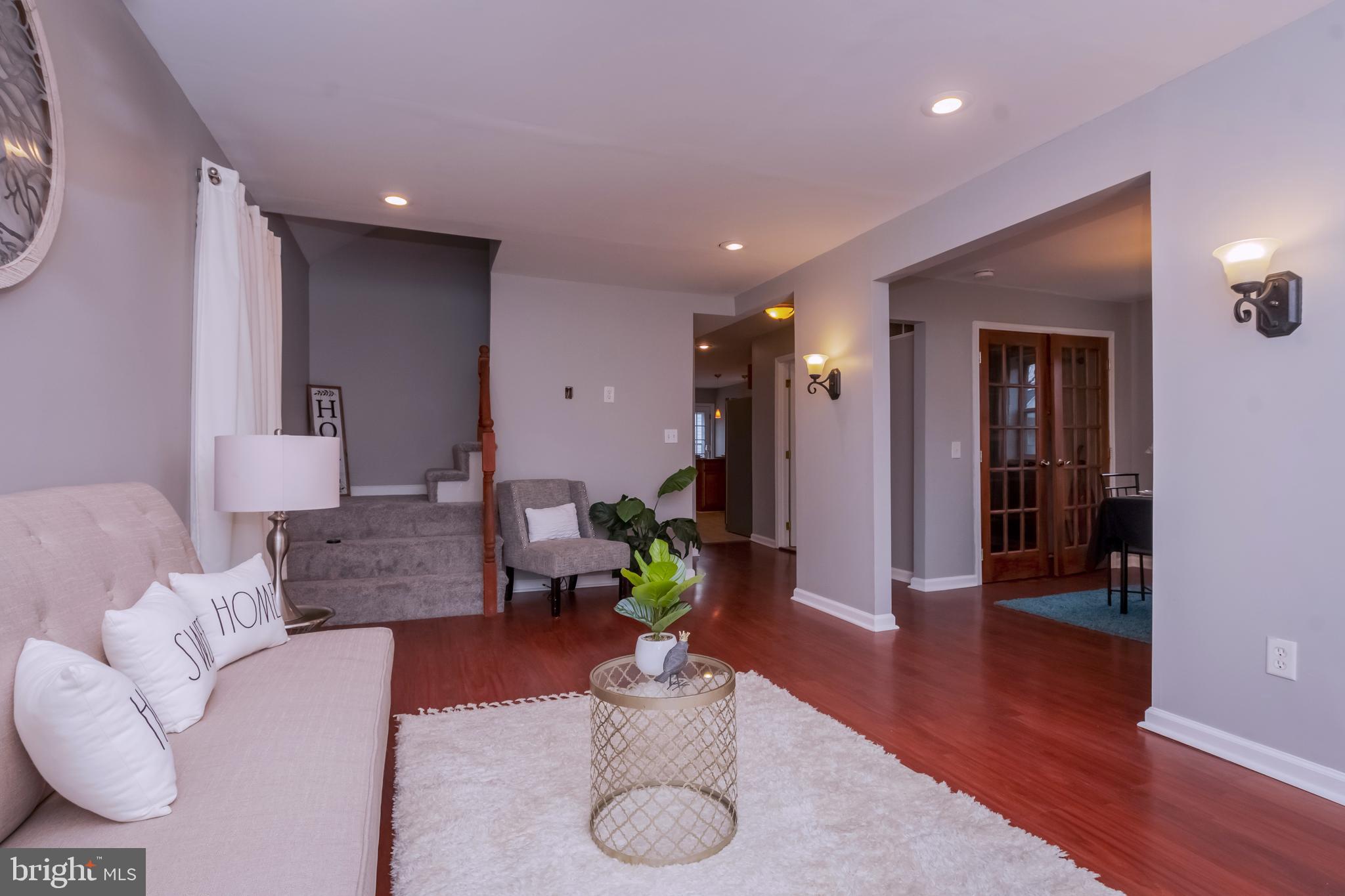 3945 North Point Road Dundalk, MD 21222 - Photo 5 of 31 Living Room