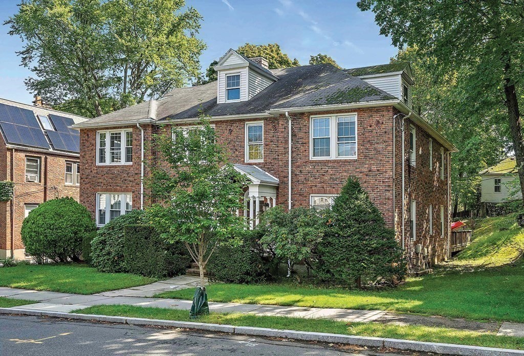 54 Crosby Road, Unit 2 Chestnut Hill, MA 02467 - Photo 2 of 22