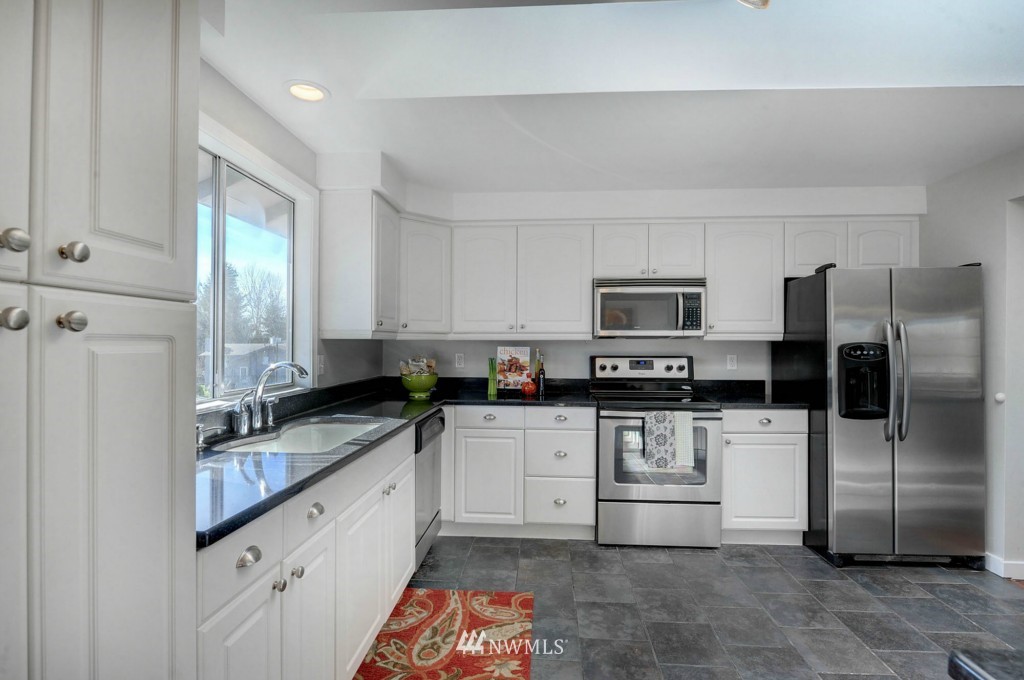 10925 Southeast 172nd Street Renton, WA 98055 - Photo 8 of 25 Gallery Image 8