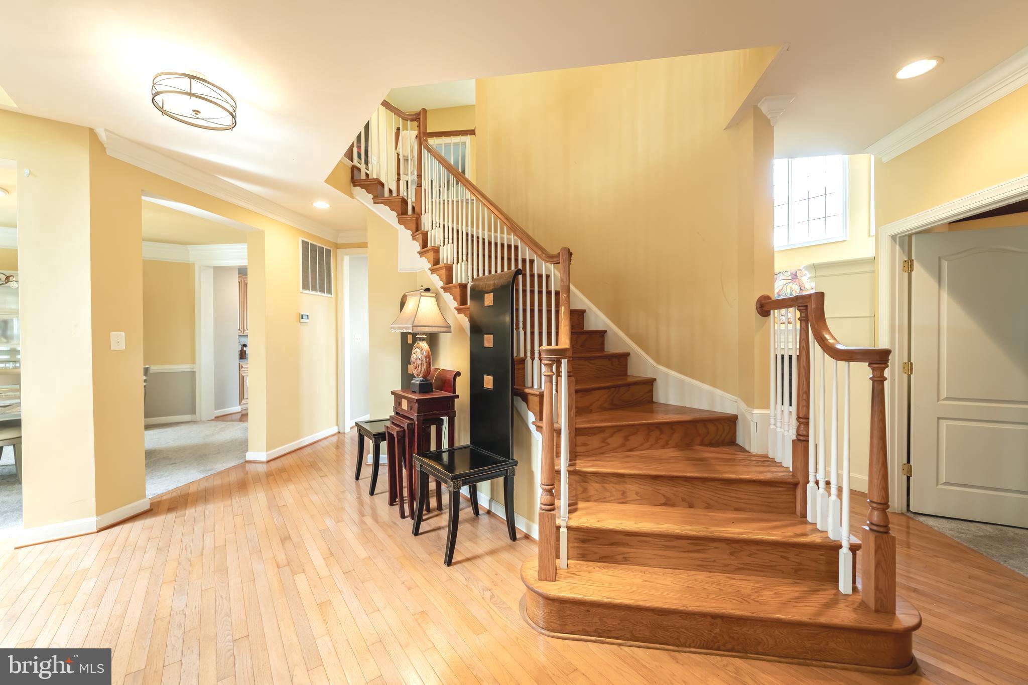704 Childs Point Road Annapolis, MD 21401 - Photo 2 of 40 foyer stairway