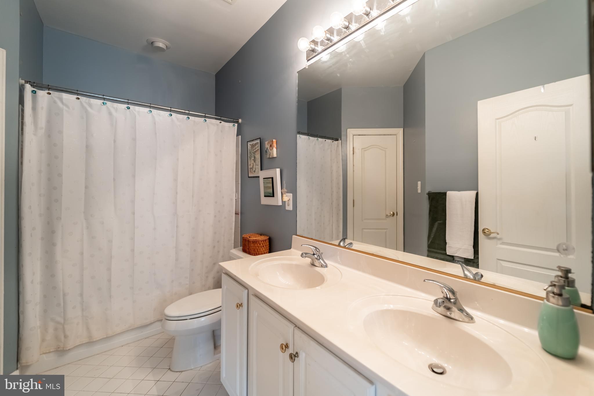 704 Childs Point Road Annapolis, MD 21401 - Photo 22 of 40 guest bath shared