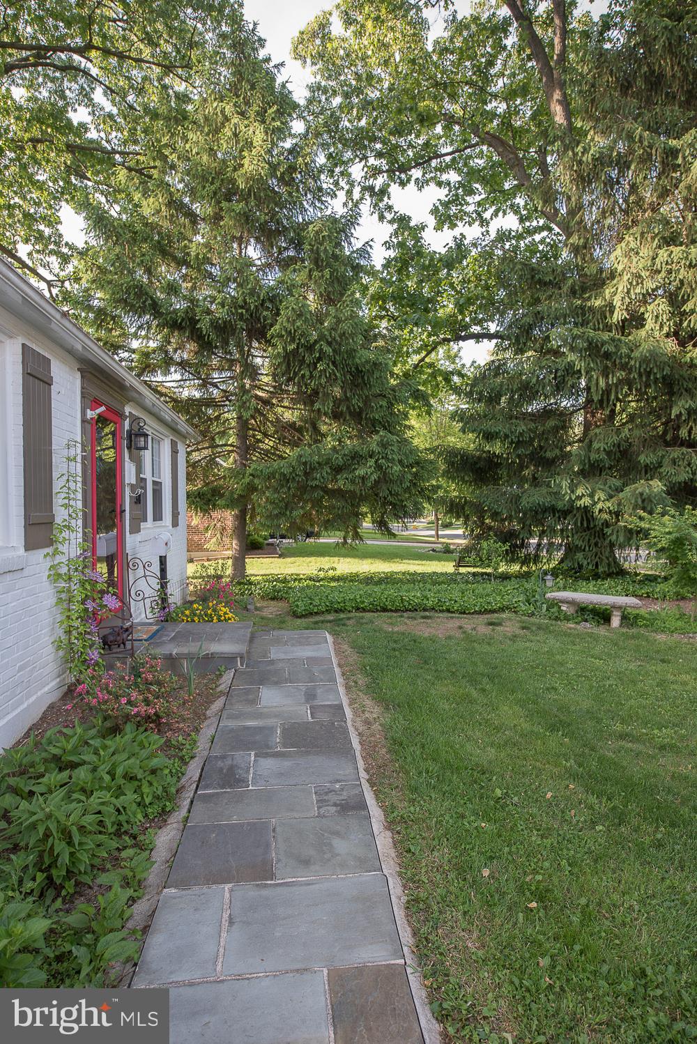 328 Garden Road Springfield, PA 19064 - Photo 3 of 22 FRONT WALKWAY