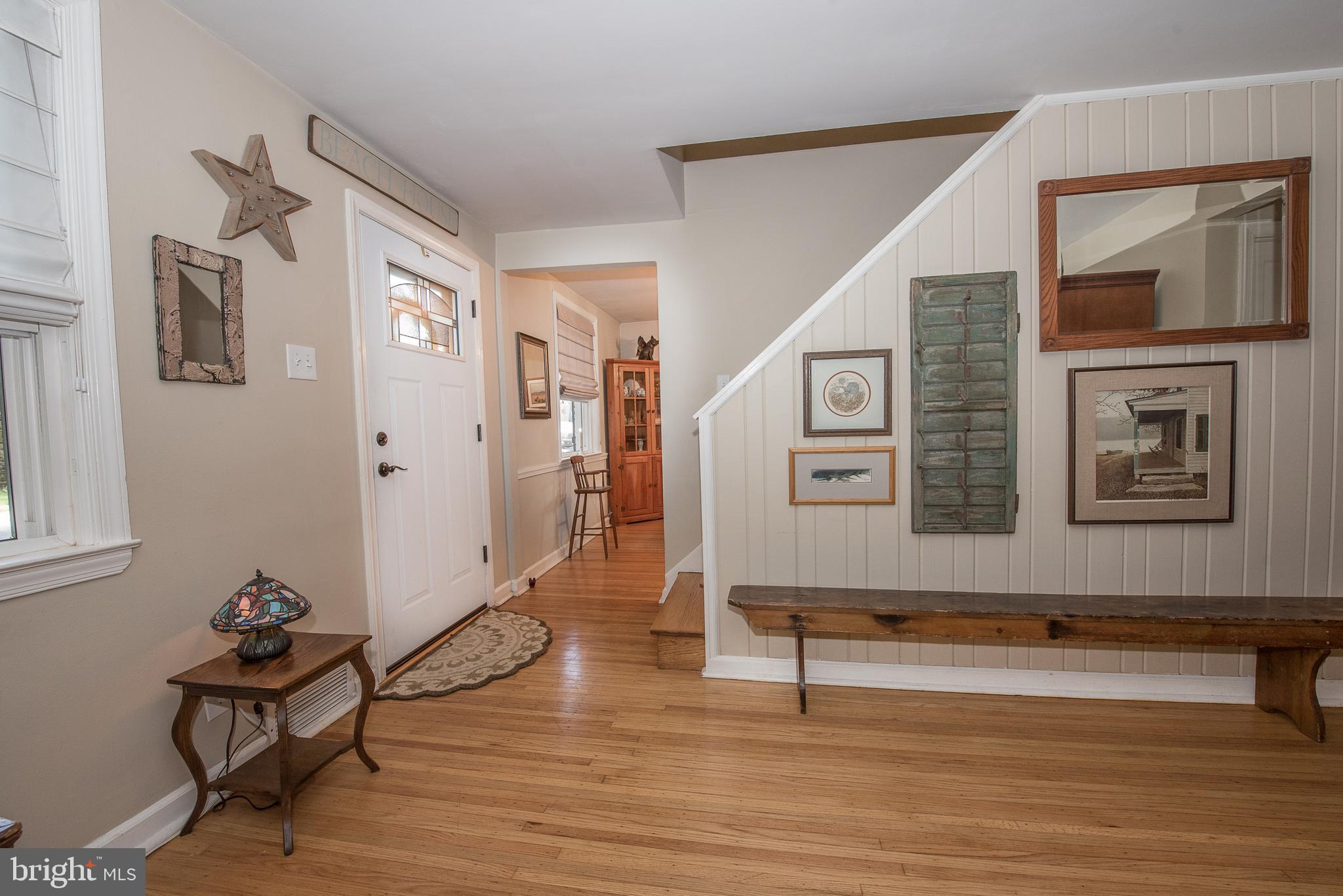 328 Garden Road Springfield, PA 19064 - Photo 4 of 22 LIVINGROOM
