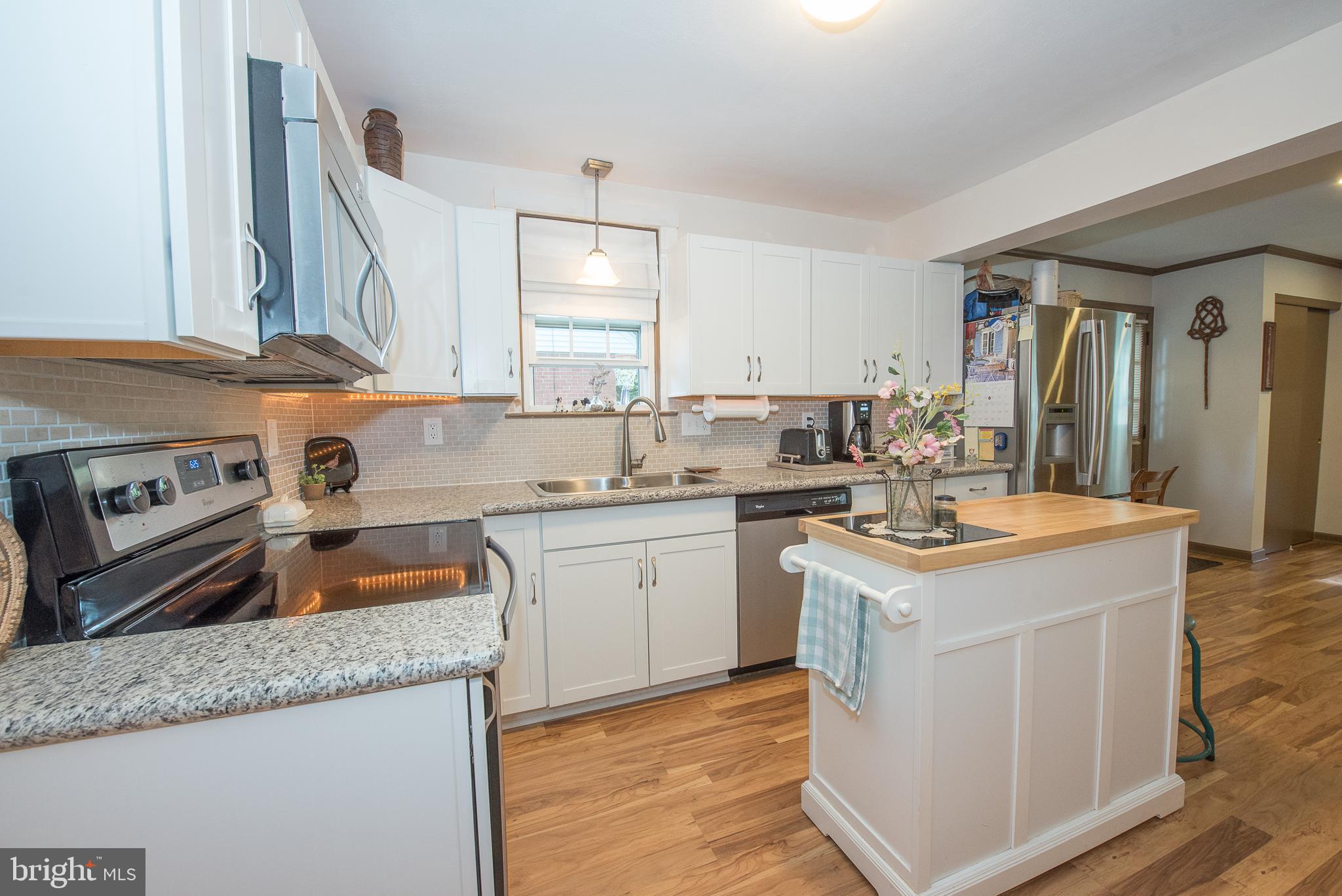 328 Garden Road Springfield, PA 19064 - Photo 8 of 22 KITCHEN