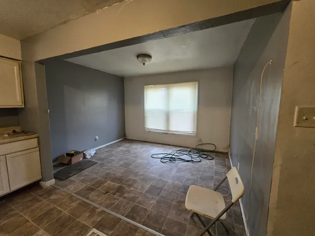 a kitchen that has a stove and a refrigerator