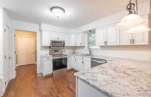 $990,000 | 5283 Hwy Bb, Irondale, MO 63648