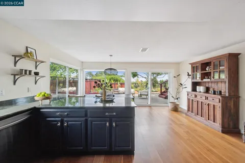 $949,000 | 203 Radnor Court, Benicia, CA 94510