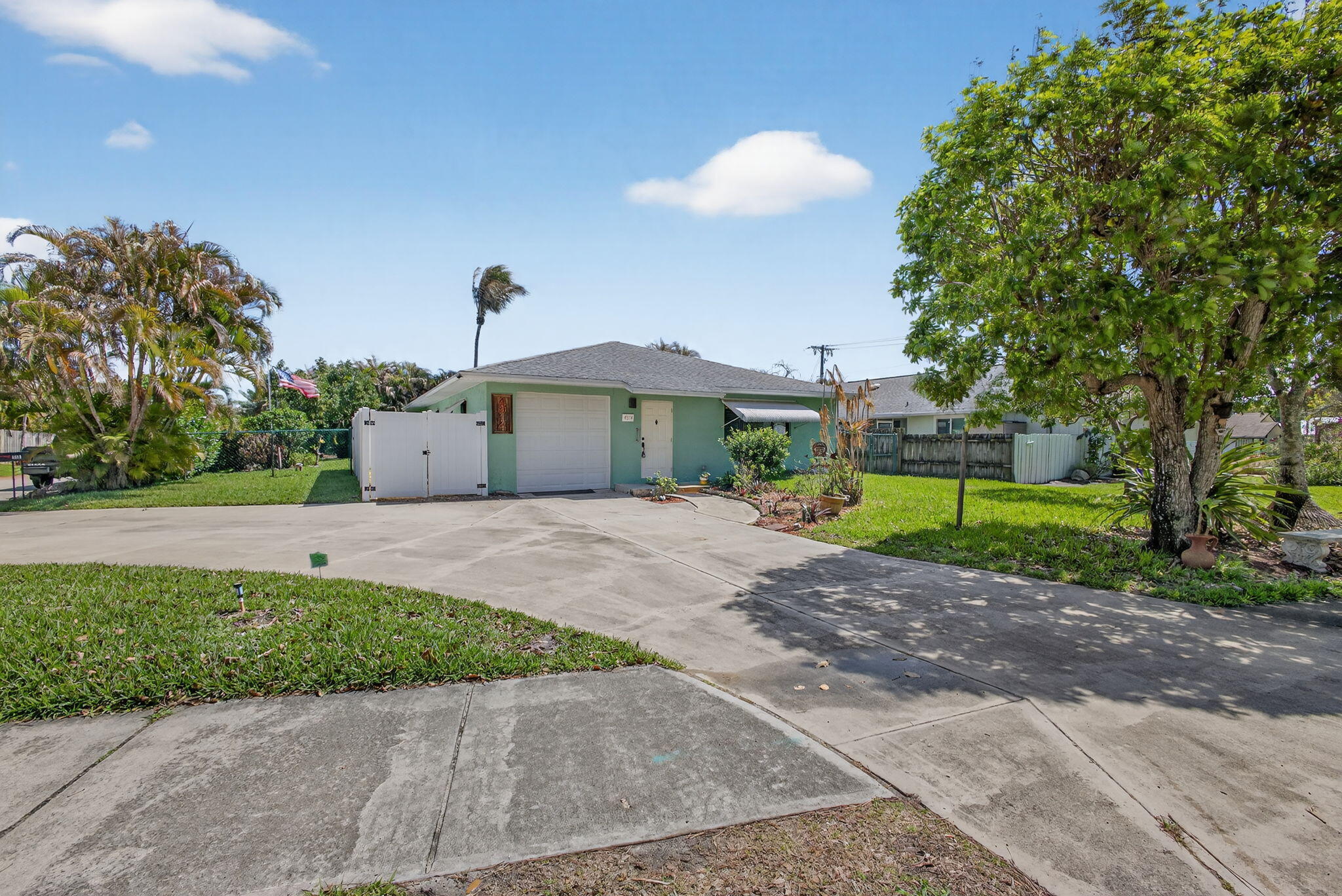 4914 Pine Knoll Way Stuart, FL 34997 - Photo 3 of 54 1-web-or-mls-5D1A4502