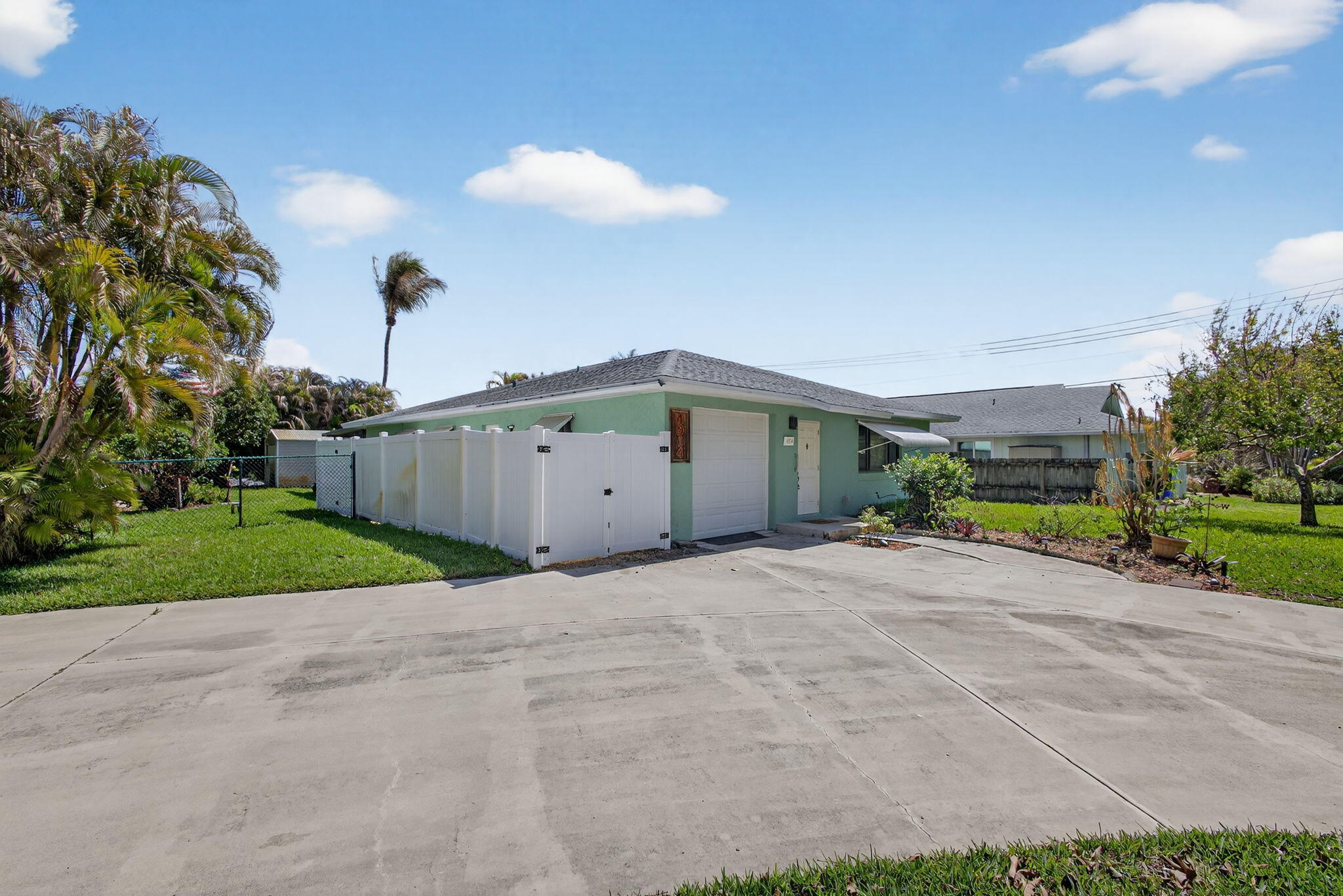 4914 Pine Knoll Way Stuart, FL 34997 - Photo 5 of 54 3-web-or-mls-5D1A4511