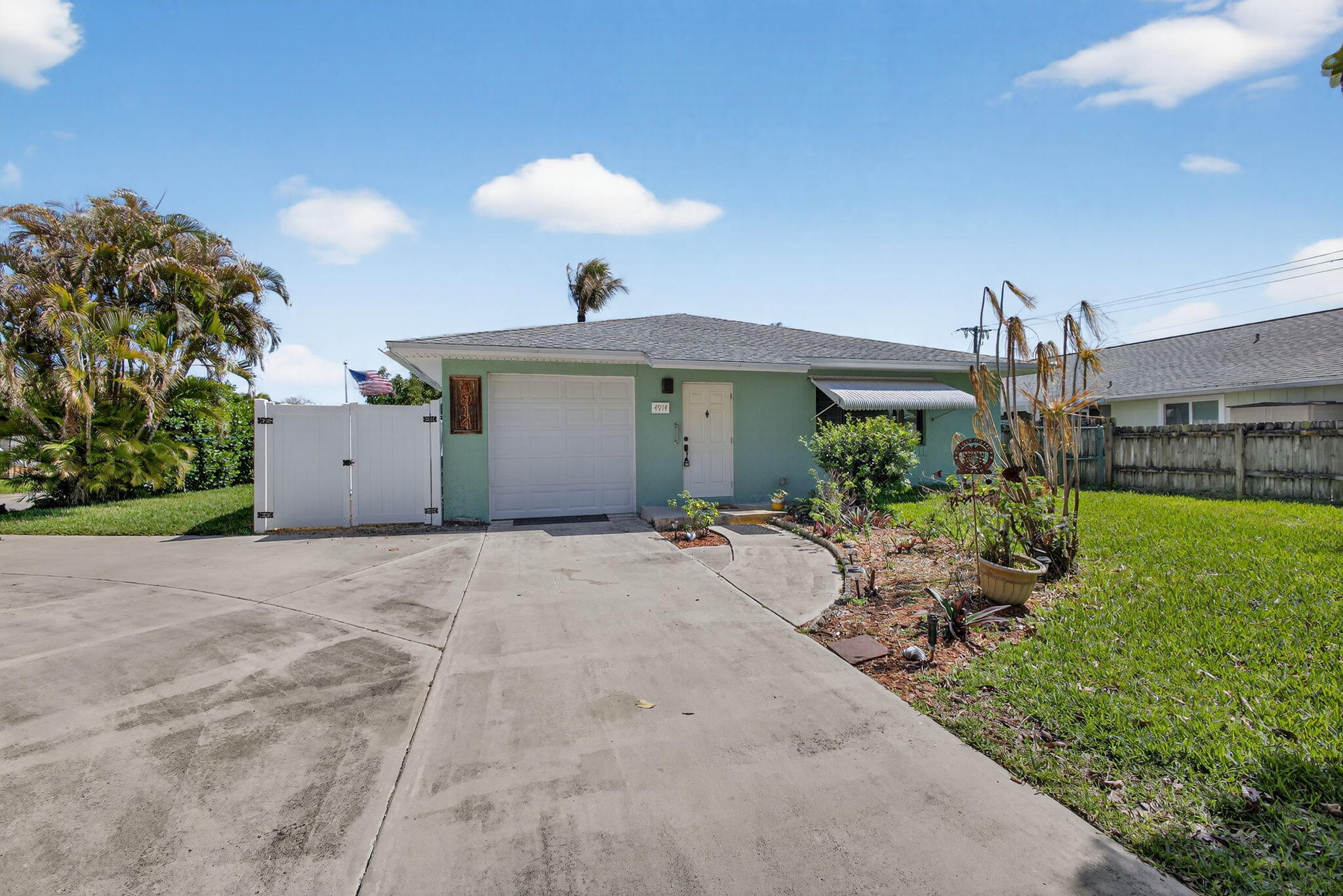 4914 Pine Knoll Way Stuart, FL 34997 - Photo 6 of 54 4-web-or-mls-5D1A4518