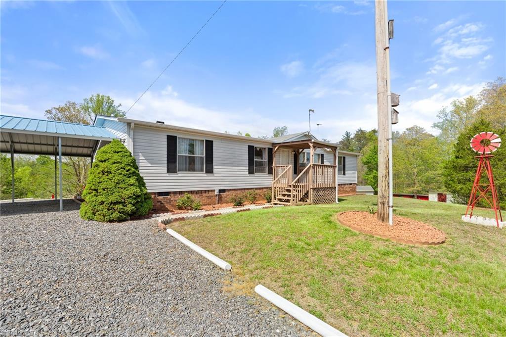 1747 Lynchburg Road Westfield, NC 27053 - Photo 6 of 49
