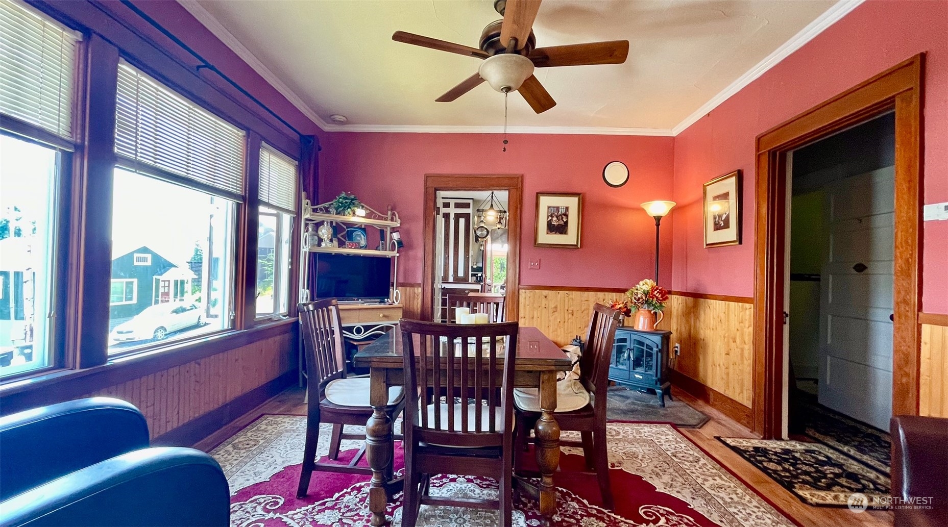623 2nd Avenue Aberdeen, WA 98520 - Photo 13 of 40 a view of a dining room with furniture window and wooden floor