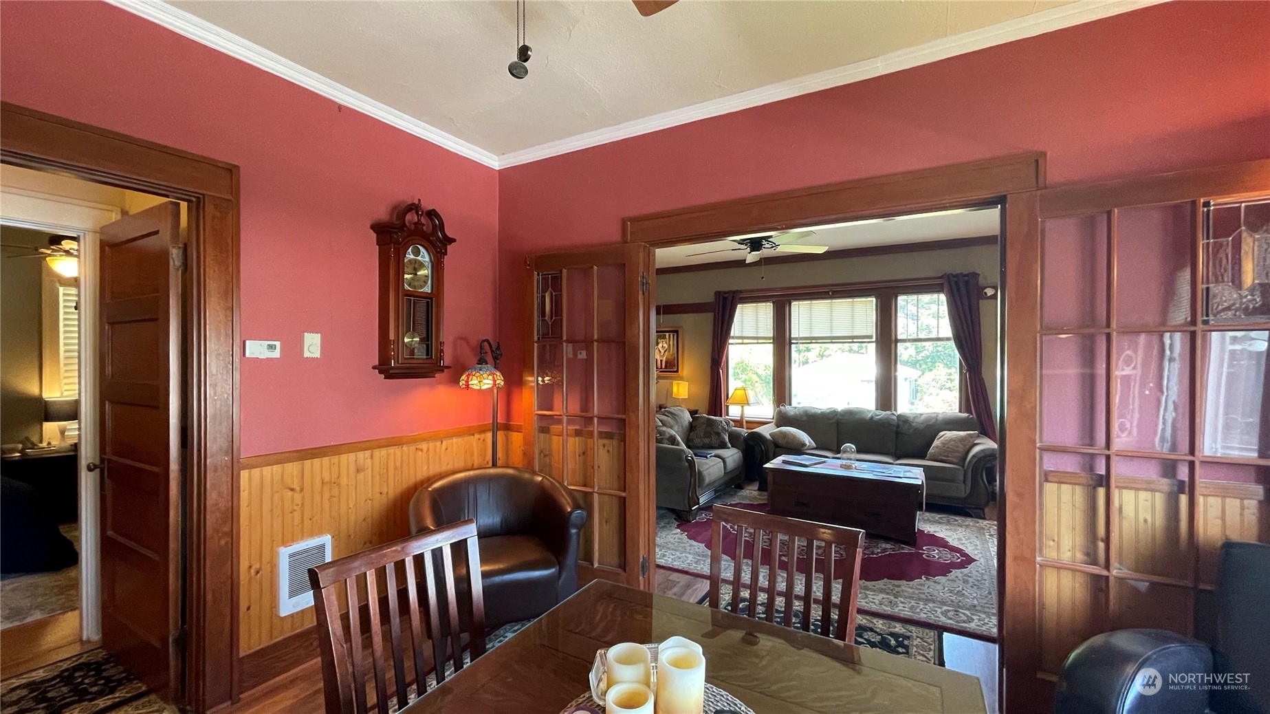 623 2nd Avenue Aberdeen, WA 98520 - Photo 14 of 40 a living room with furniture and a window