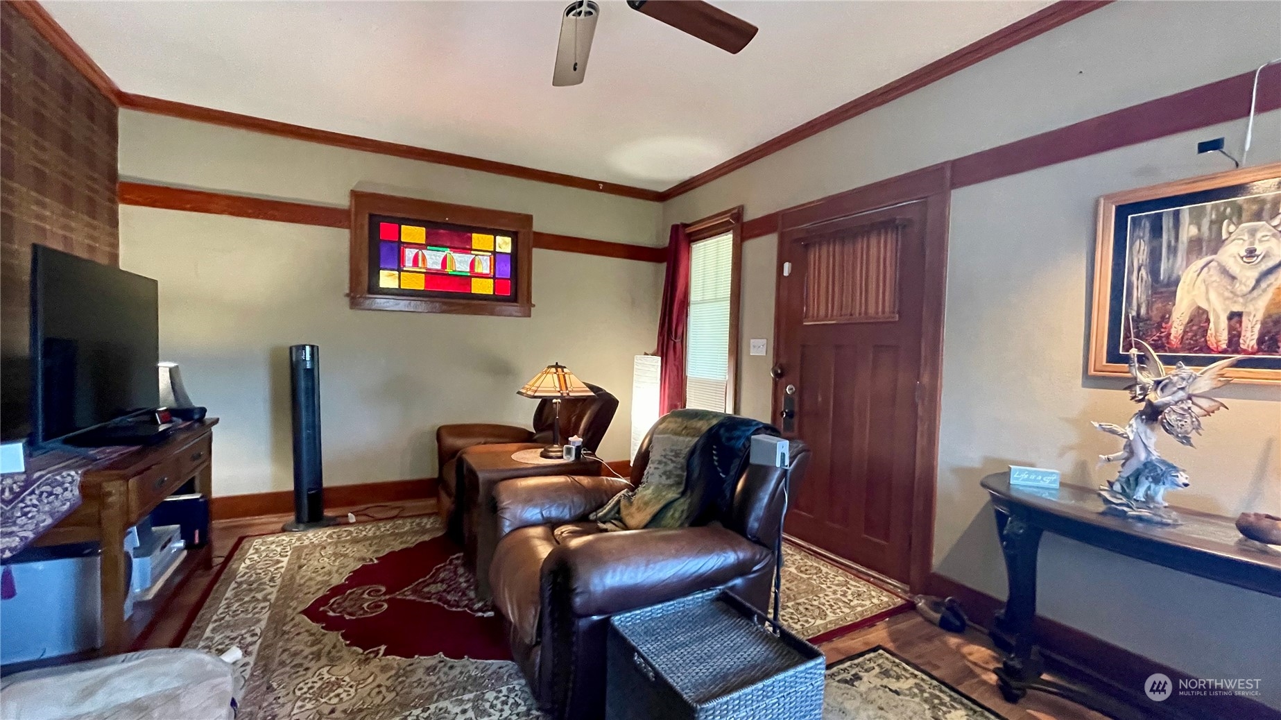 623 2nd Avenue Aberdeen, WA 98520 - Photo 9 of 40 a living room with furniture and a flat screen tv
