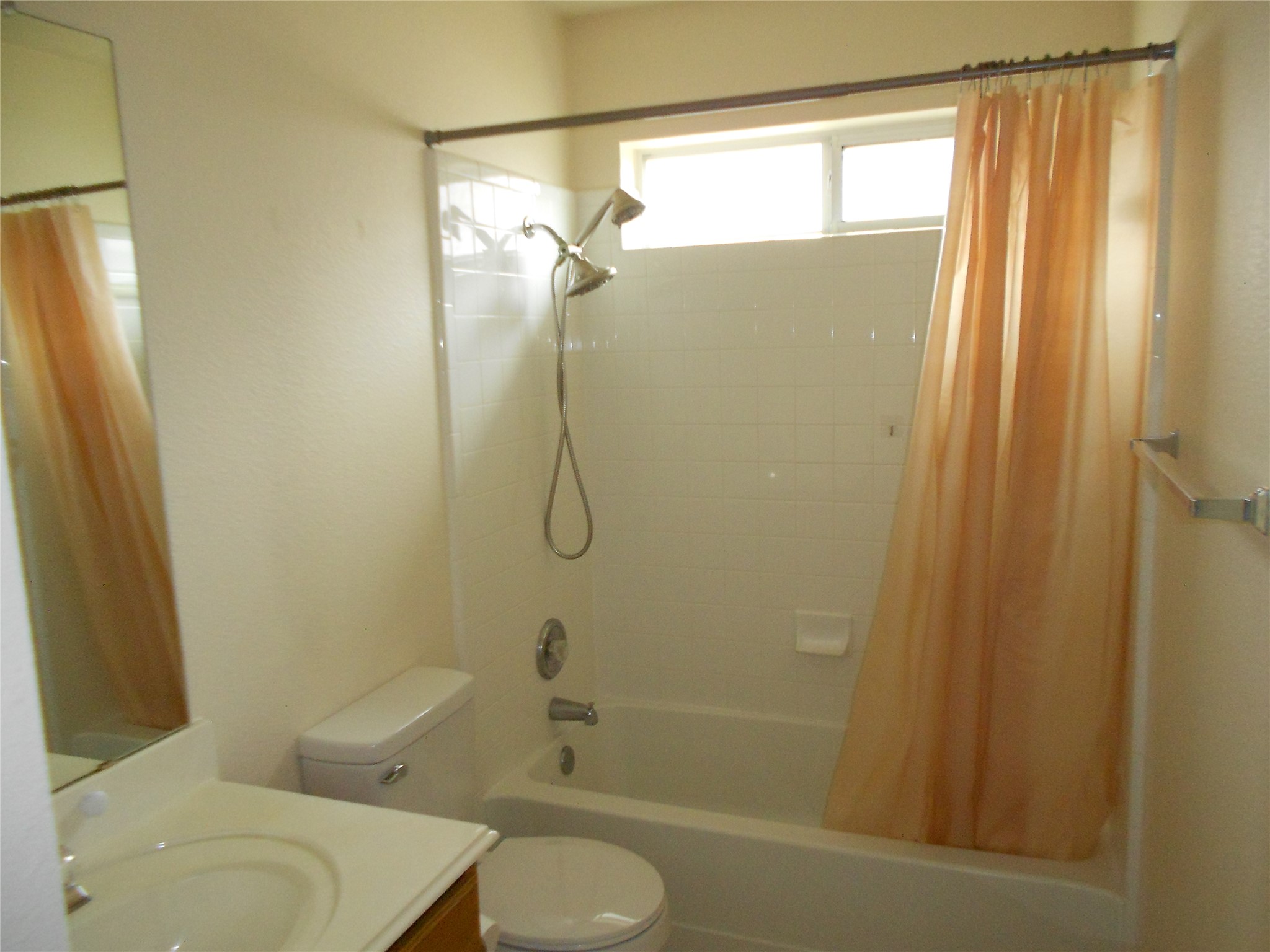 701 Los Robles Road Leander, TX 78641 - Photo 12 of 38 Second Bathroom