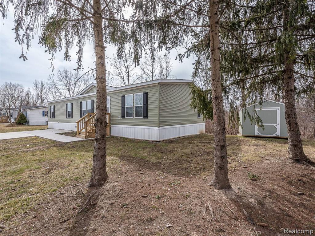 33151 Fort Road Road Rockwood, MI 48173 - Photo 2 of 25 Gallery Image 2