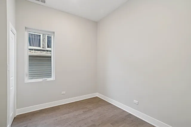 $2,500 | 4839 West Huron Street, Unit 1, Chicago, IL 60644