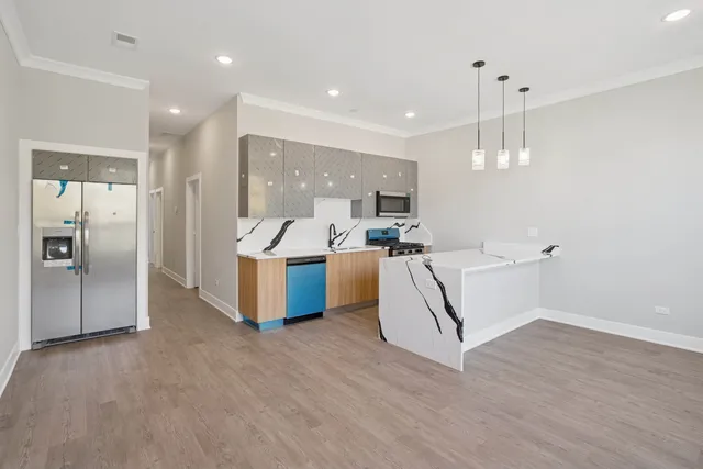 $2,500 | 4839 West Huron Street, Unit 1, Chicago, IL 60644