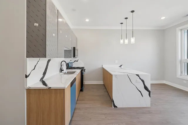 $2,500 | 4839 West Huron Street, Unit 1, Chicago, IL 60644