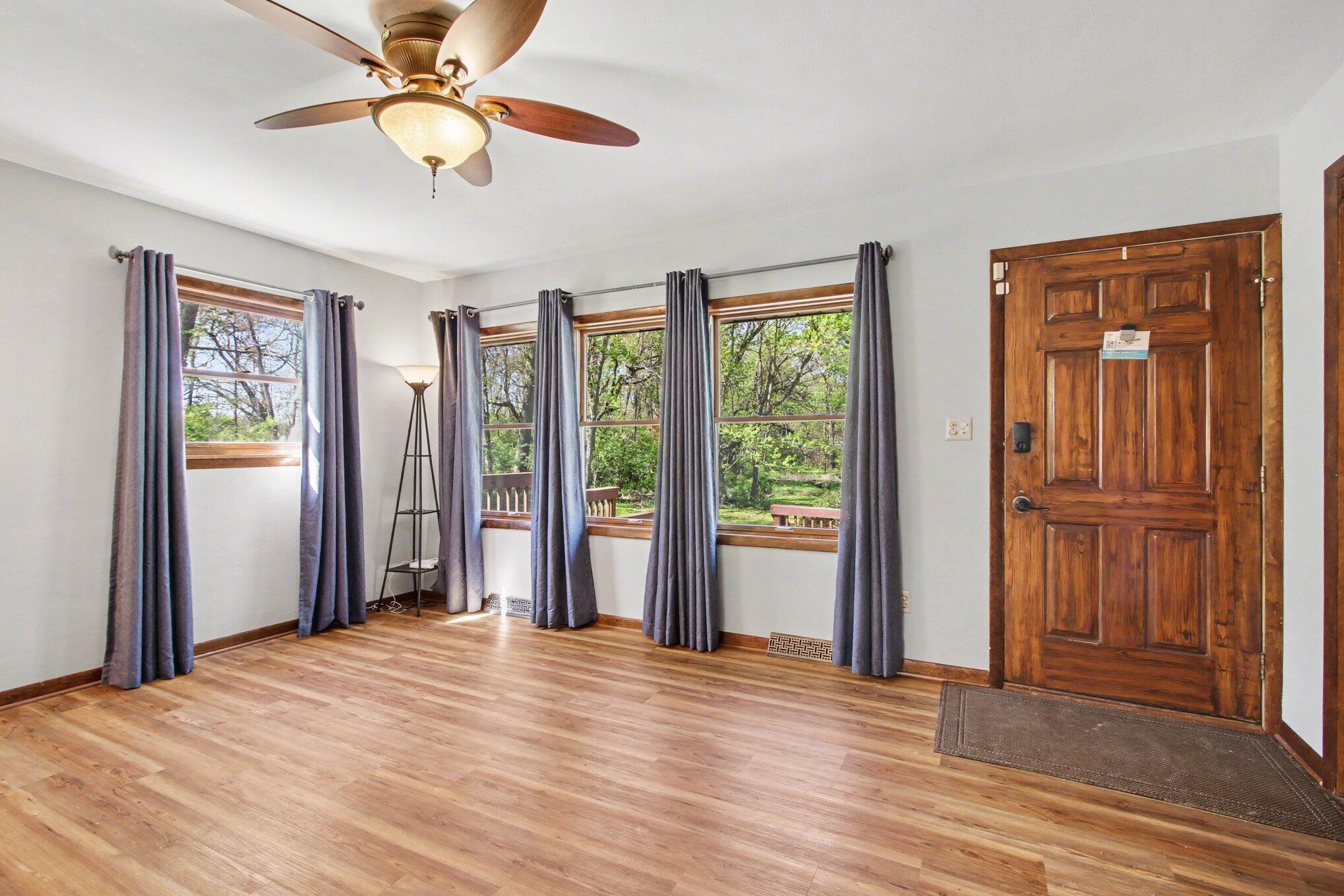 5569 Center Street Chesterton, IN 46304 - Photo 3 of 27 2038x1359