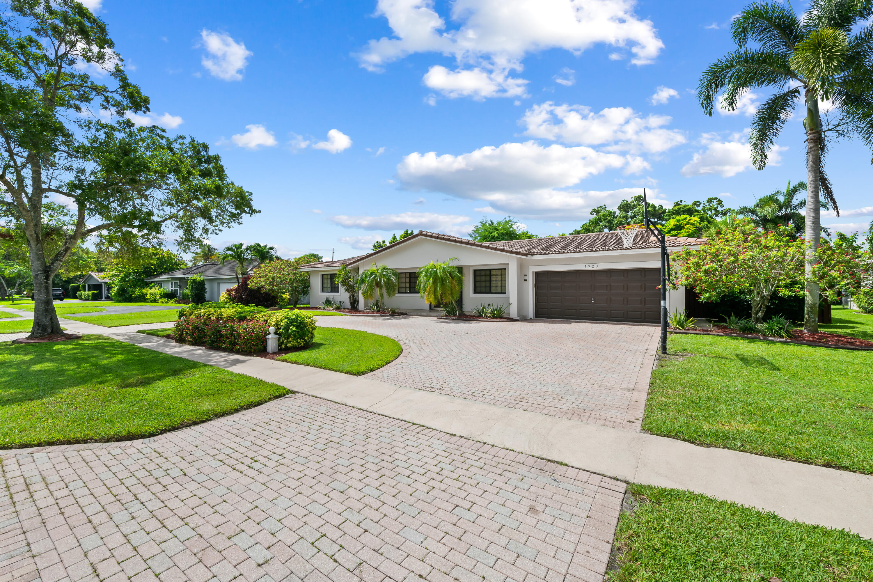 5720 Southwest 7th Street Plantation, FL 33317 - Photo 41 of 42 Front of Home