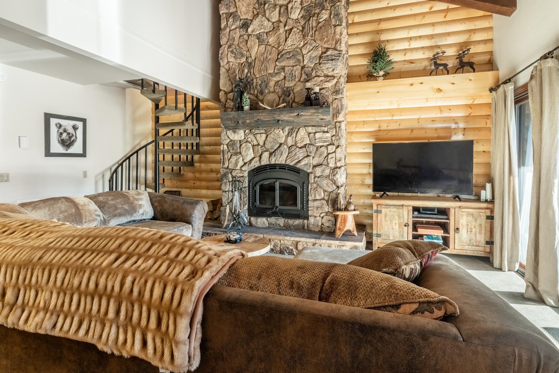 484 Manzanita Road, Unit 9 Mammoth Lakes, CA 93546 - Photo 20 of 39 a living room with furniture and a flat screen tv
