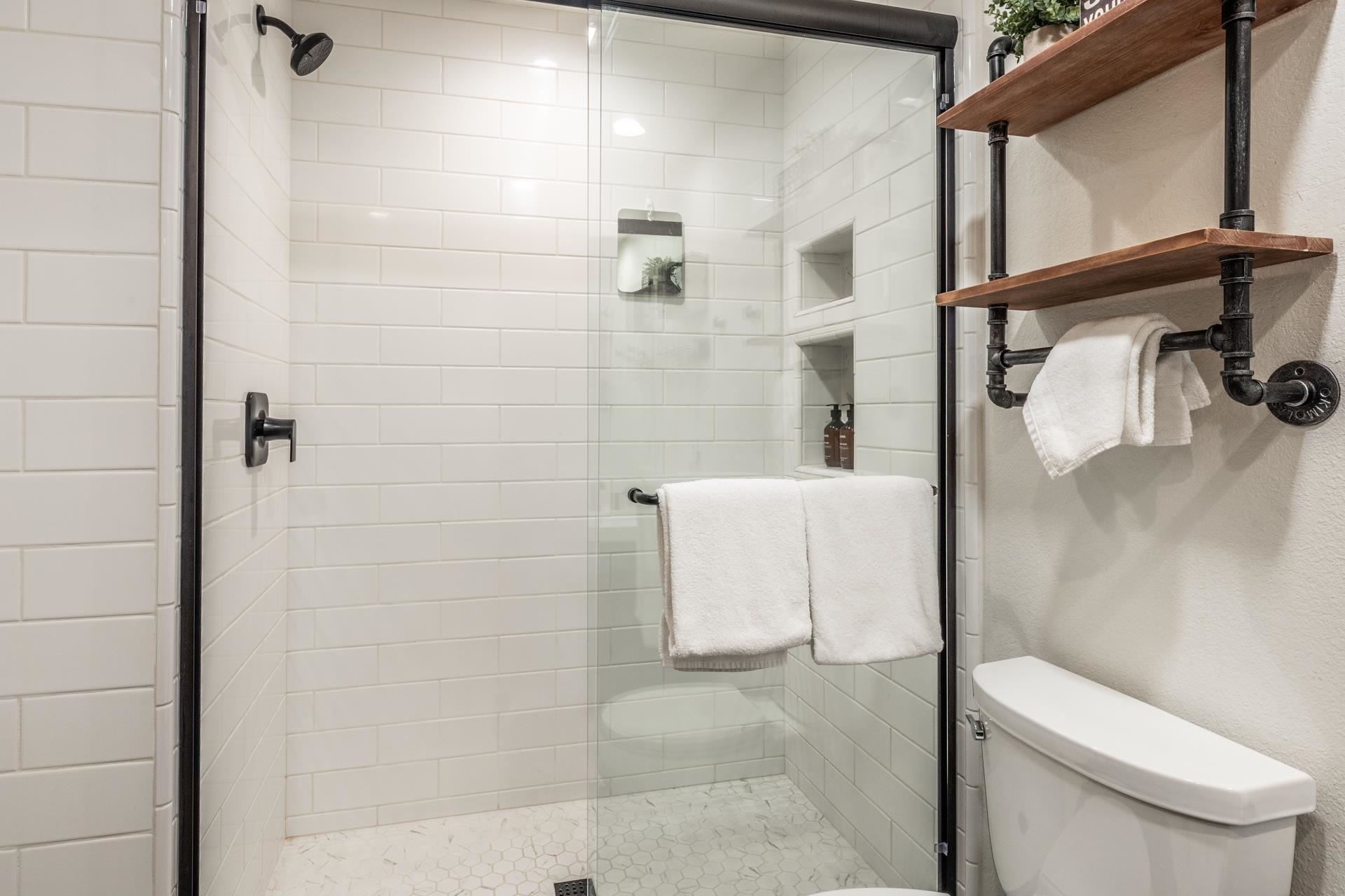 484 Manzanita Road, Unit 9 Mammoth Lakes, CA 93546 - Photo 9 of 39 a bathroom with a toilet and a shower