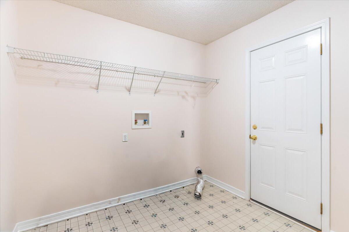 4640 Bobolink Way Crestview, FL 32539 - Photo 31 of 39 a view of a small space