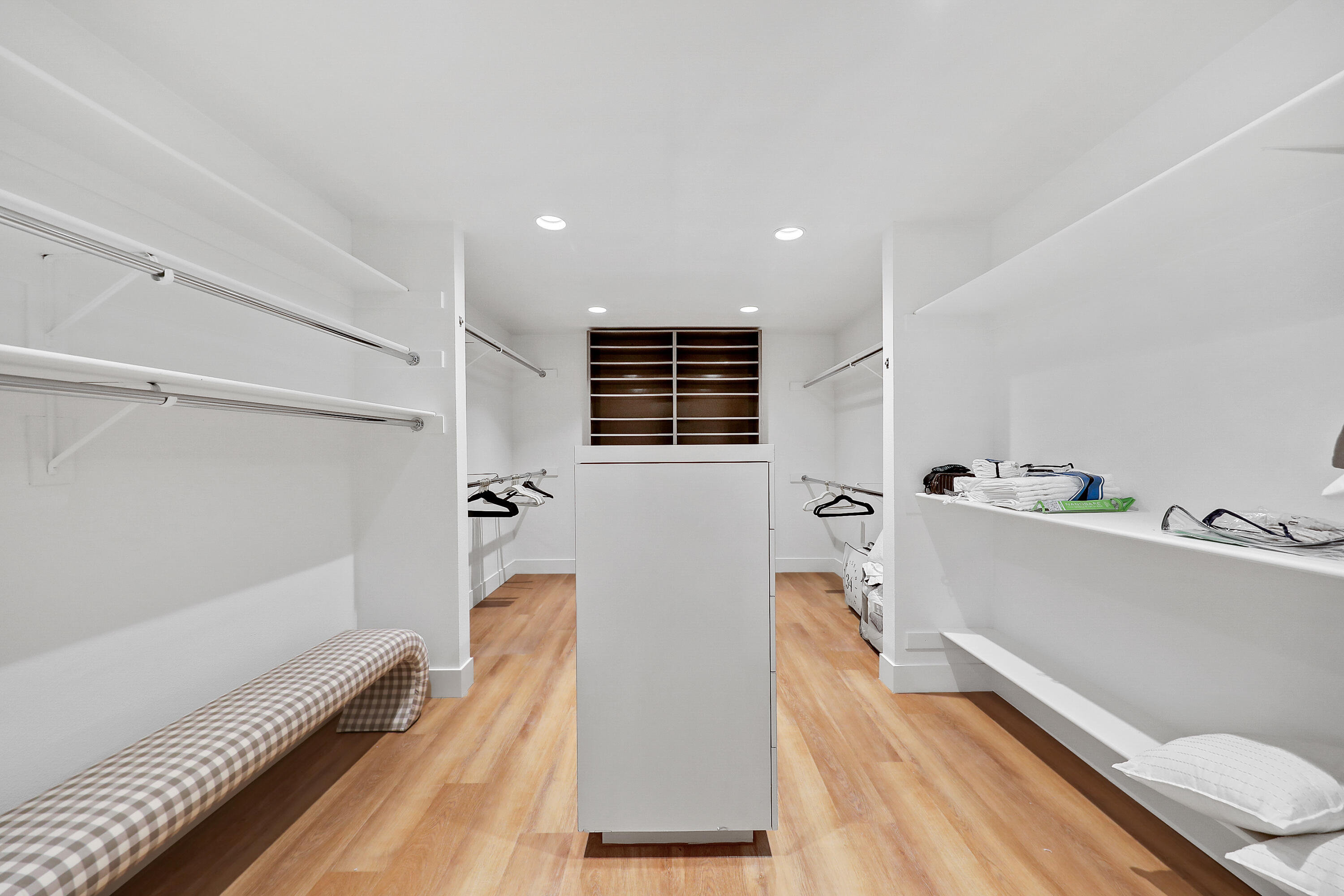 71000 Los Altos Court Rancho Mirage, CA 92270 - Photo 25 of 46 a bathroom with a bathtub and a shower