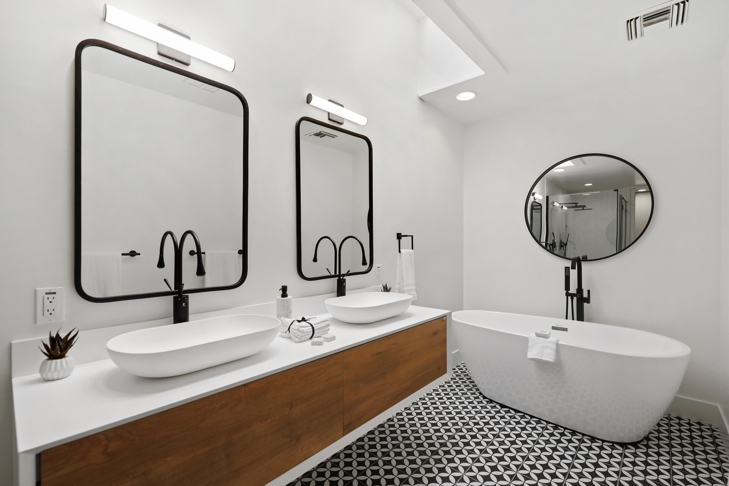 71000 Los Altos Court Rancho Mirage, CA 92270 - Photo 27 of 46 a bathroom with a double vanity sink and a mirror