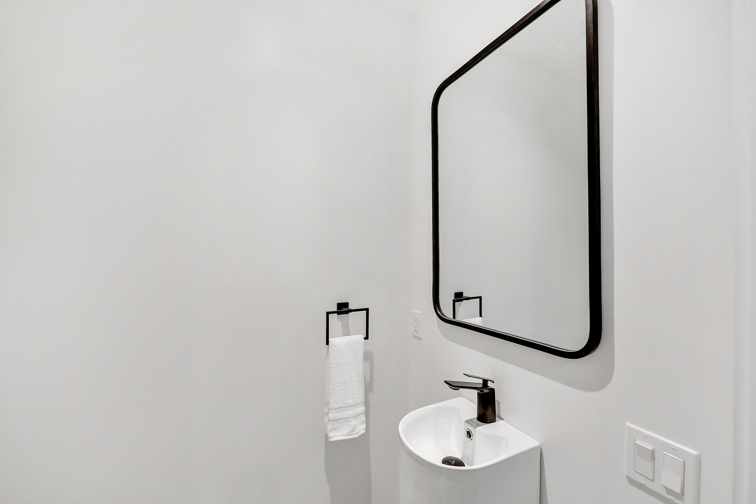 71000 Los Altos Court Rancho Mirage, CA 92270 - Photo 29 of 46 a bathroom with a sink and a mirror