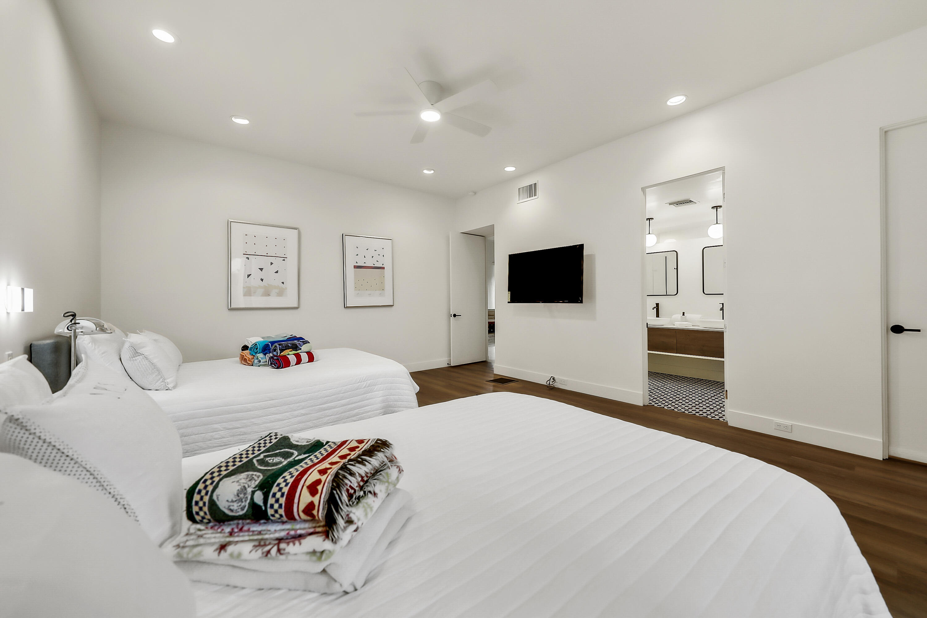 71000 Los Altos Court Rancho Mirage, CA 92270 - Photo 32 of 46 a bedroom with a bed and a television