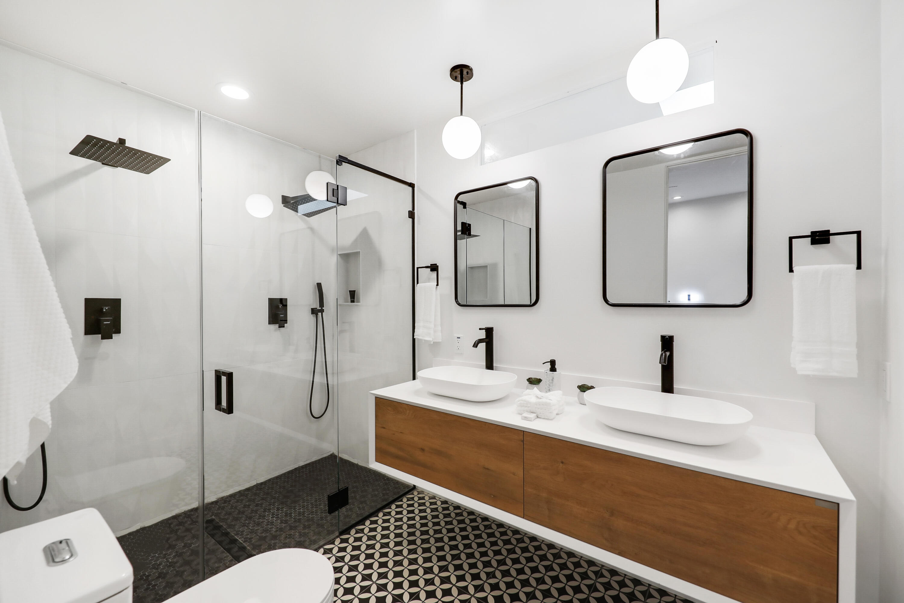 71000 Los Altos Court Rancho Mirage, CA 92270 - Photo 33 of 46 a bathroom with a double vanity sink mirror and toilet