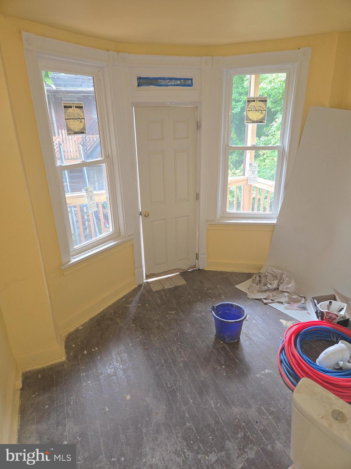 2152 Penn Street Harrisburg, PA 17110 - Photo 7 of 8 a bath room with a window