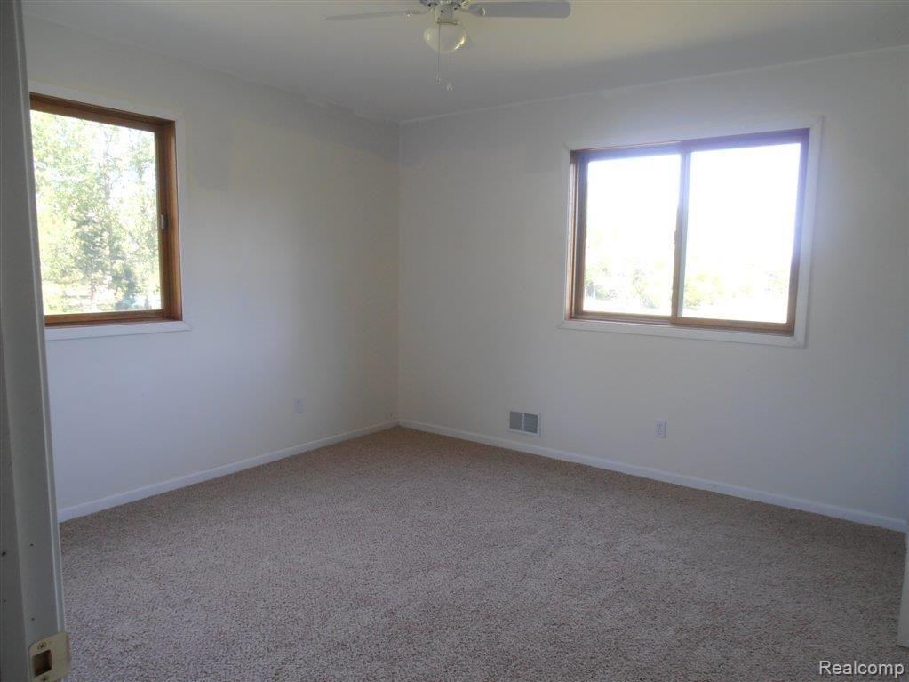3637 Pingree Road Howell, MI 48843 - Photo 17 of 19 023.JPG