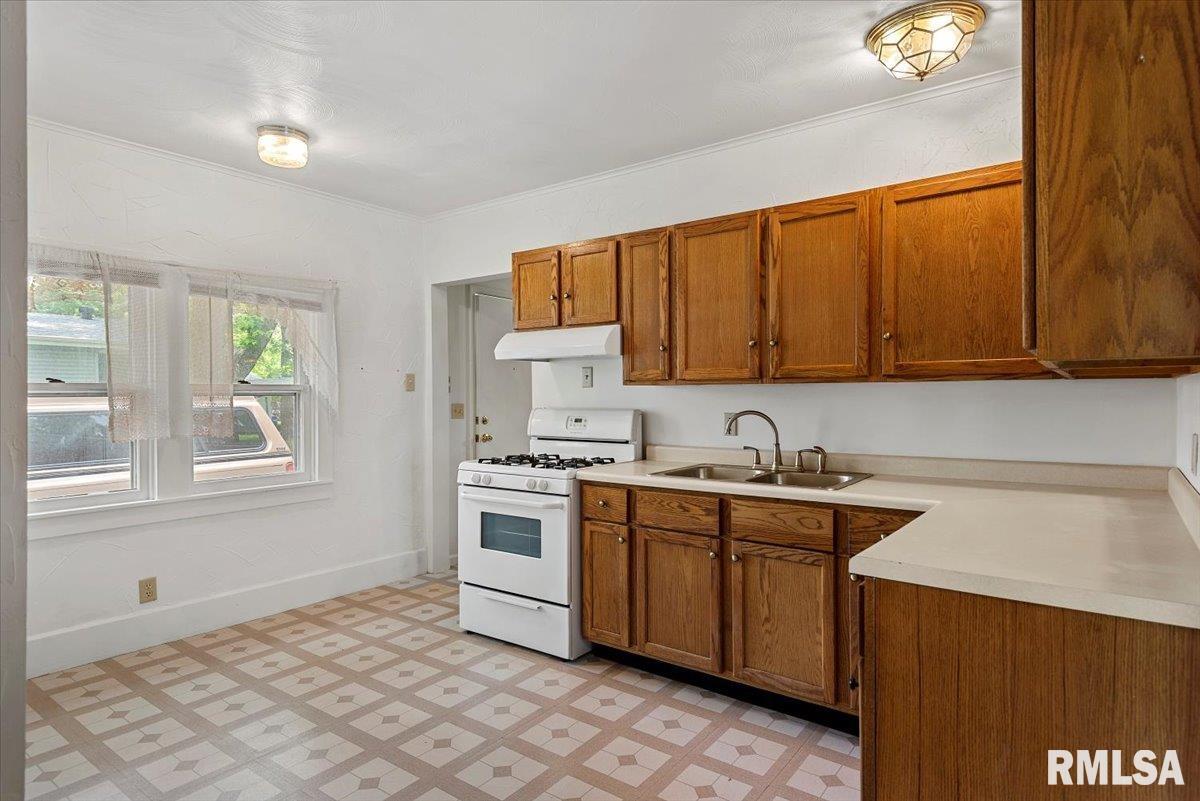 2911 South 13th Street Springfield, IL 62703 - Photo 12 of 29