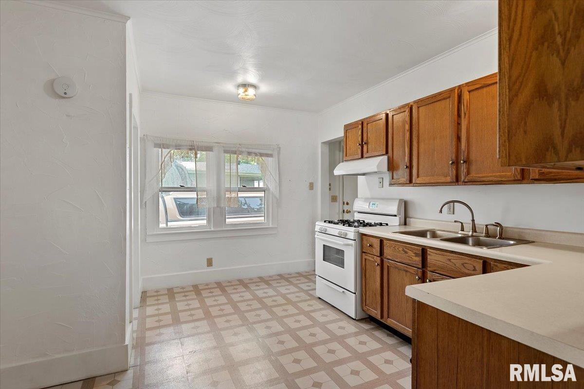 2911 South 13th Street Springfield, IL 62703 - Photo 13 of 29