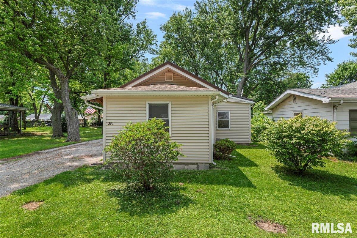 2911 South 13th Street Springfield, IL 62703 - Photo 2 of 29