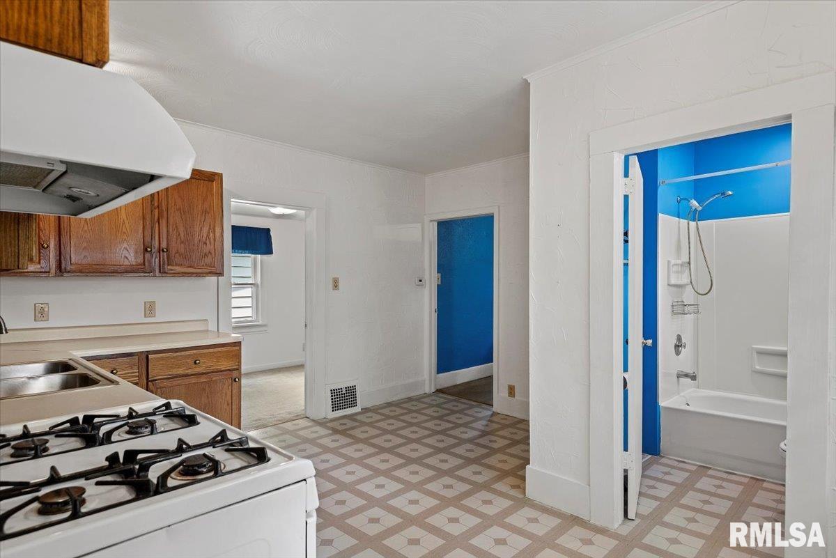 2911 South 13th Street Springfield, IL 62703 - Photo 9 of 29
