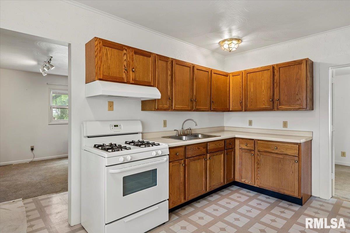 2911 South 13th Street Springfield, IL 62703 - Photo 10 of 29