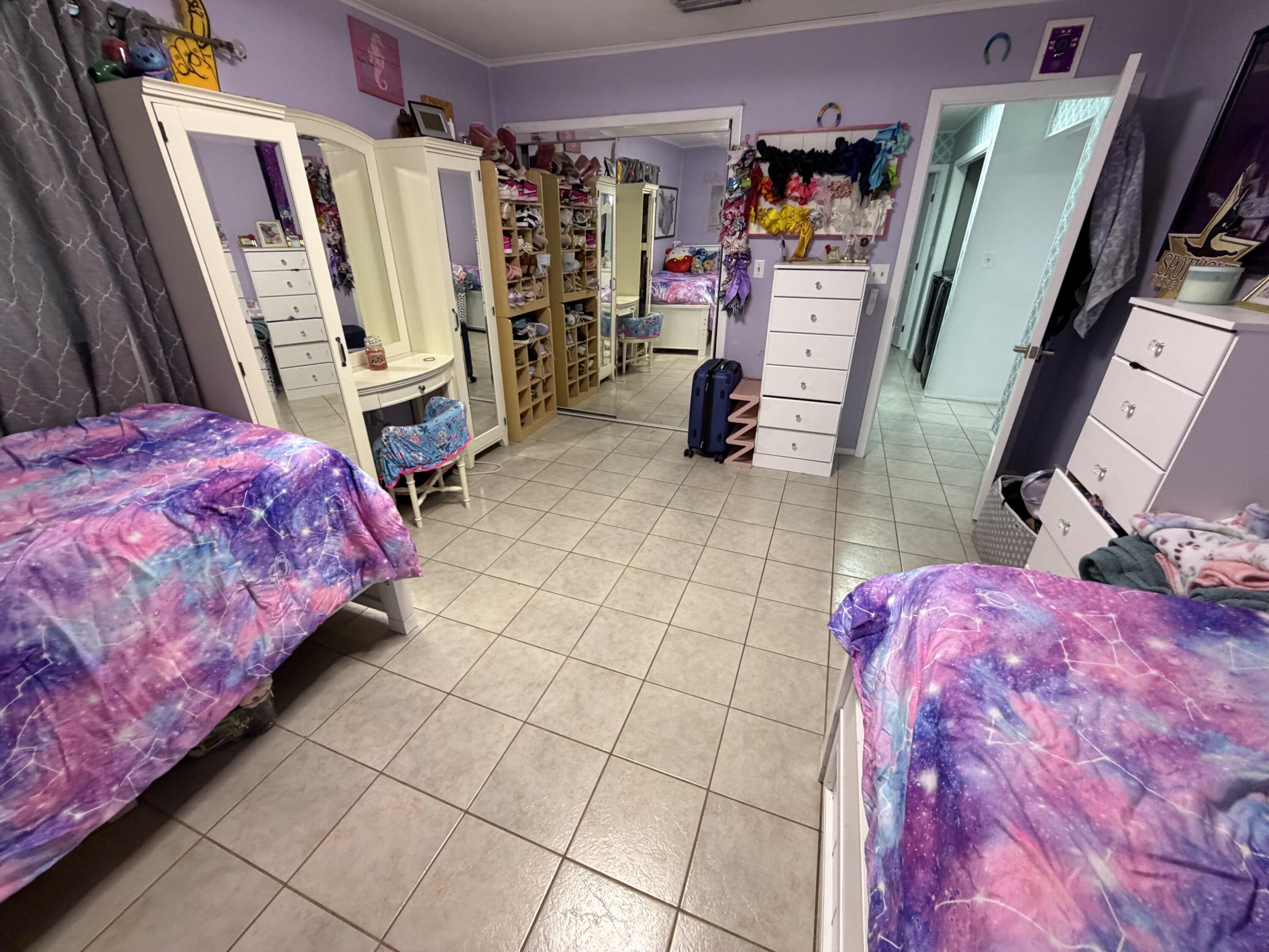 322 3rd Road Key Largo, FL 33037 - Photo 24 of 58 Guest/Kids bedroom angle 2