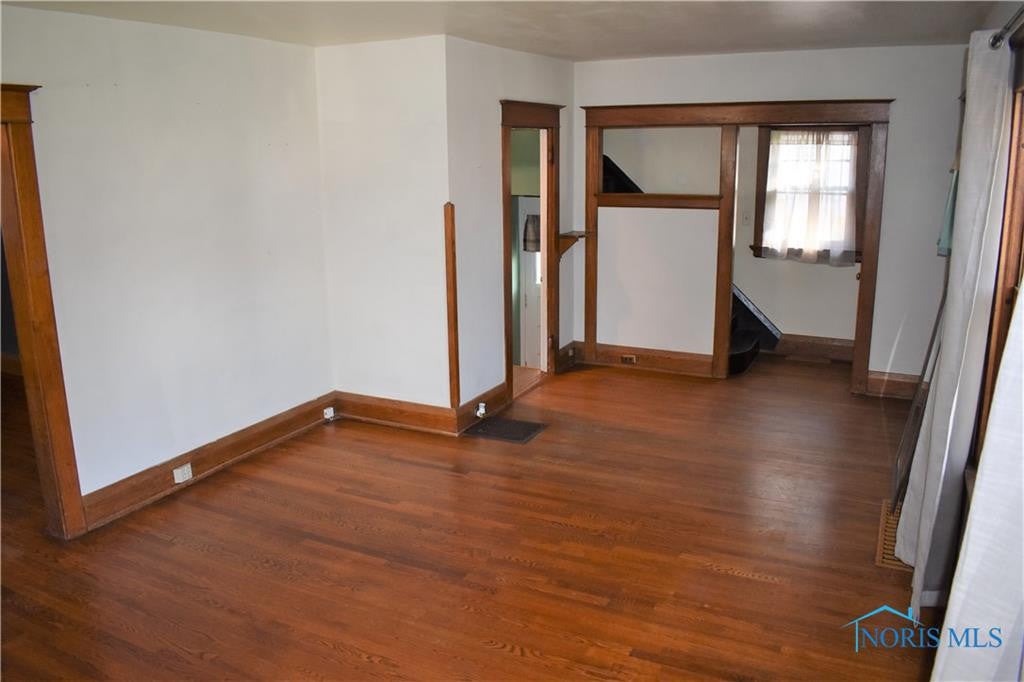 1725 Gilbert Road Toledo, OH 43614 - Photo 6 of 49 Spacious living room!