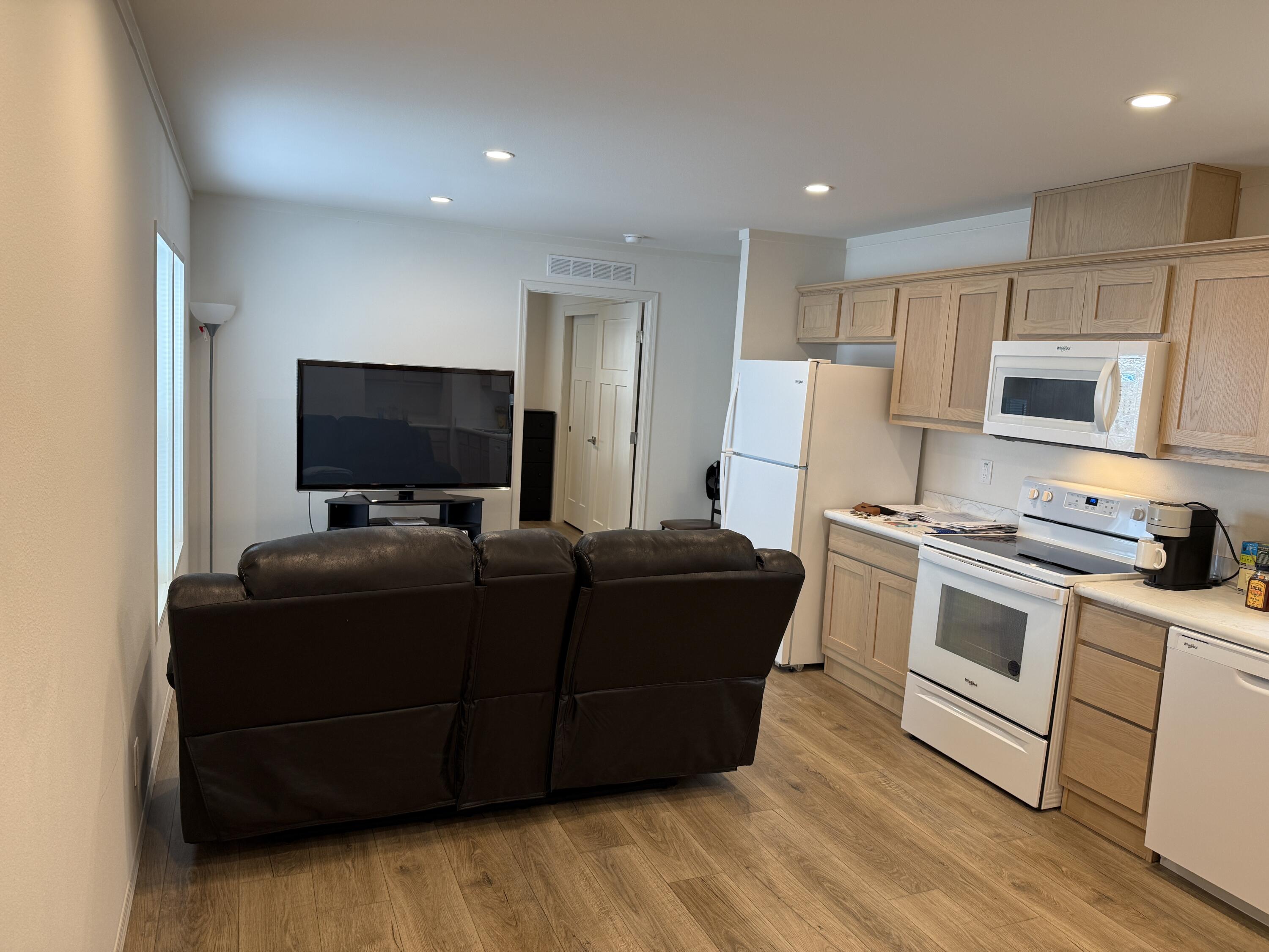 460 Arnos Road, Unit 73 Talent, OR 97540 - Photo 7 of 14 living