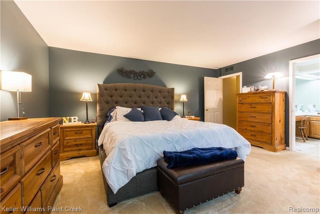 416 Ivy Wood Court Rochester Hills, MI 48307 - Photo 19 of 32
